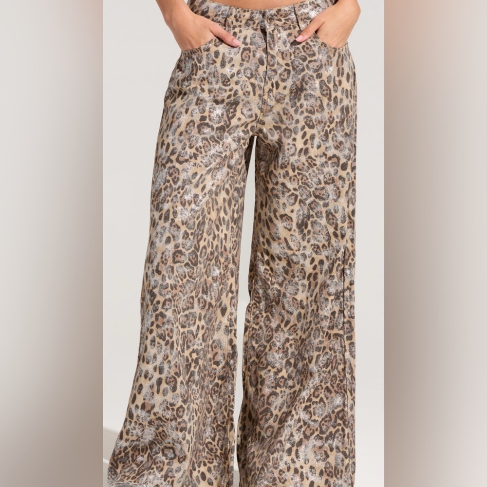 New w tags AKIRA leopard shimmer printed wide leg pants size XS - Picture 1 of 5